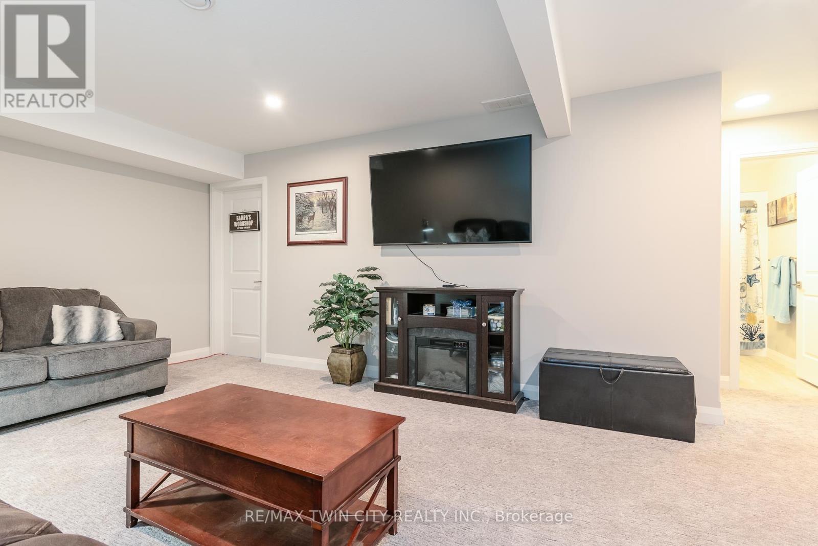82 ROWE AVENUE - 30