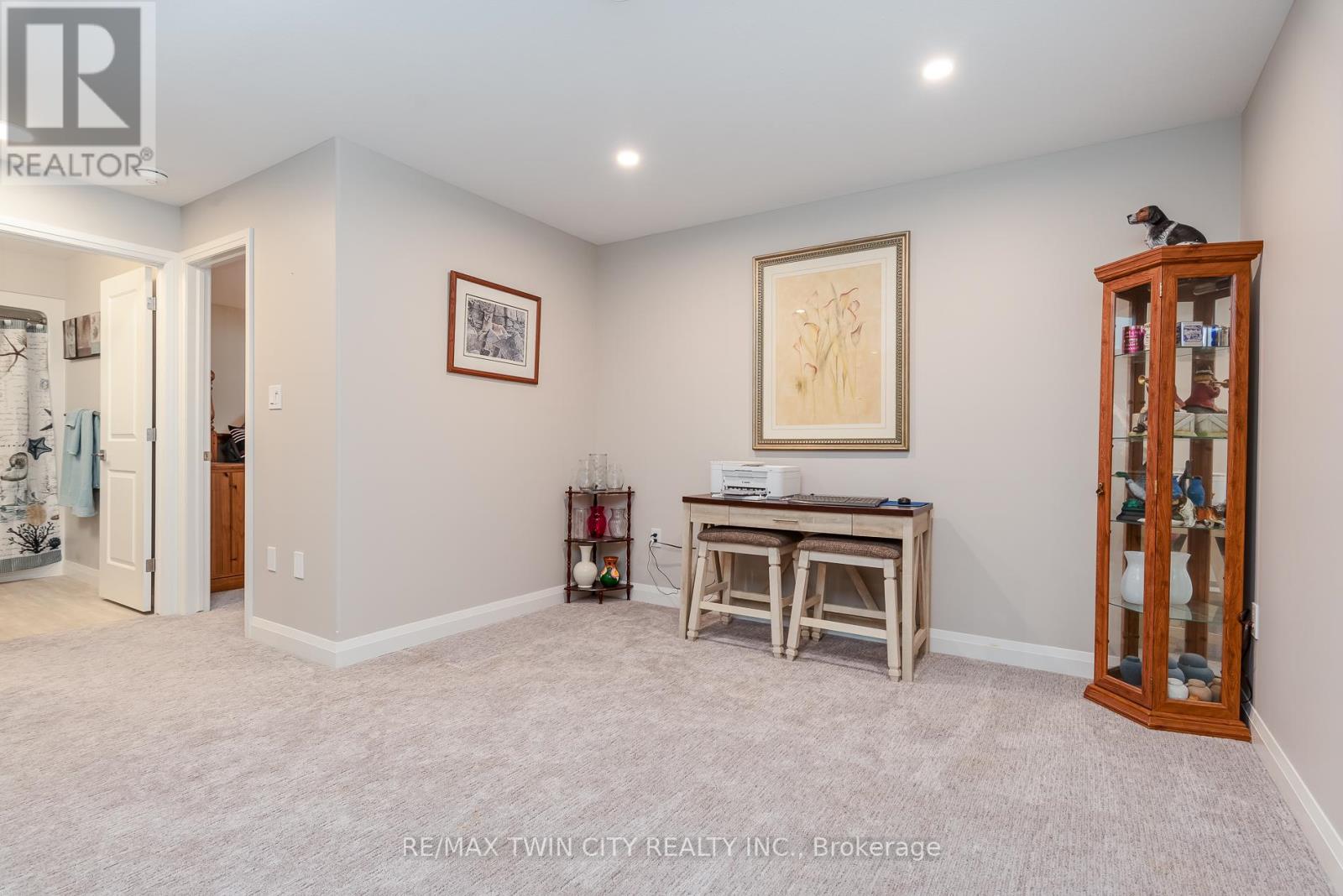 82 ROWE AVENUE - 33