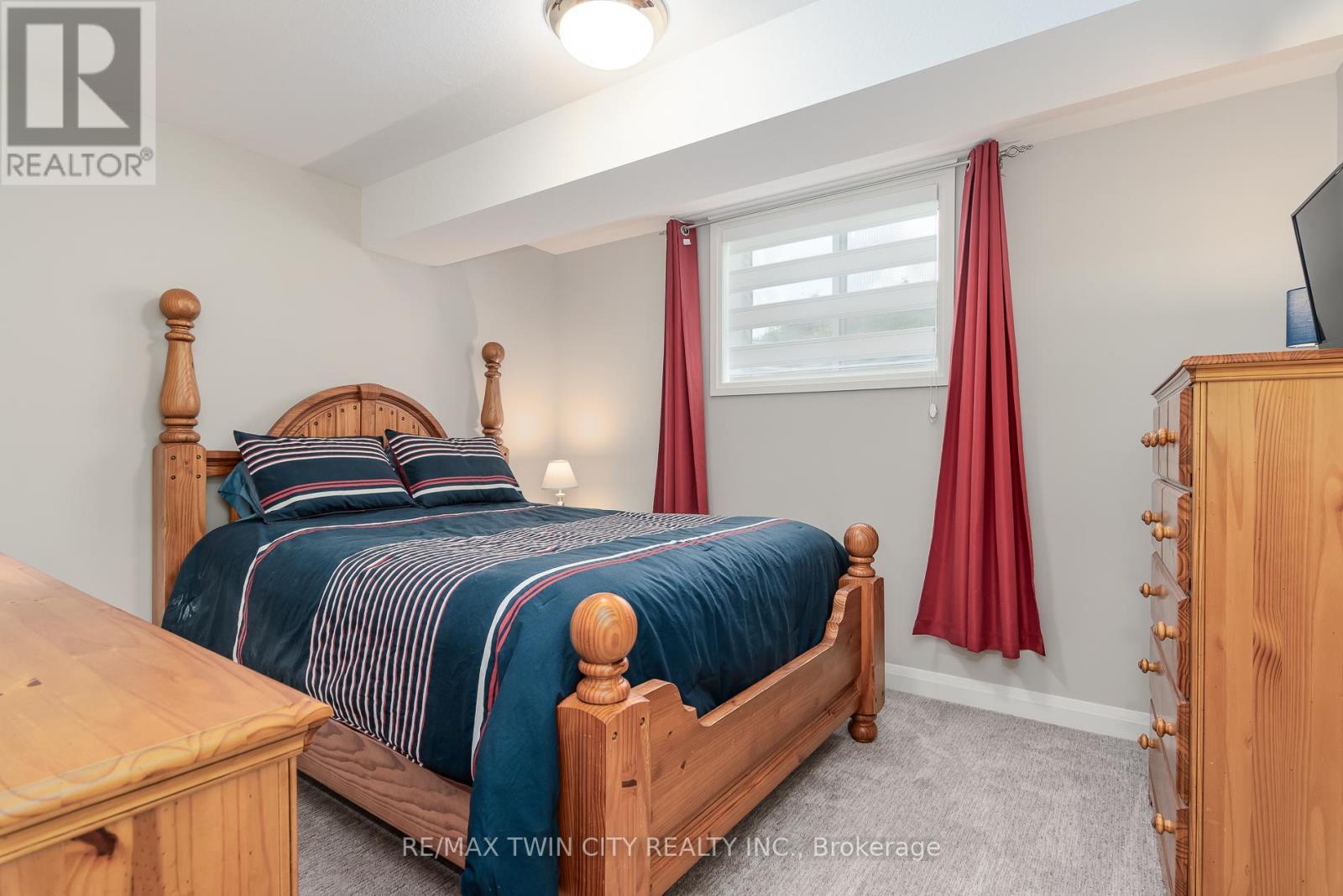 82 ROWE AVENUE - 34
