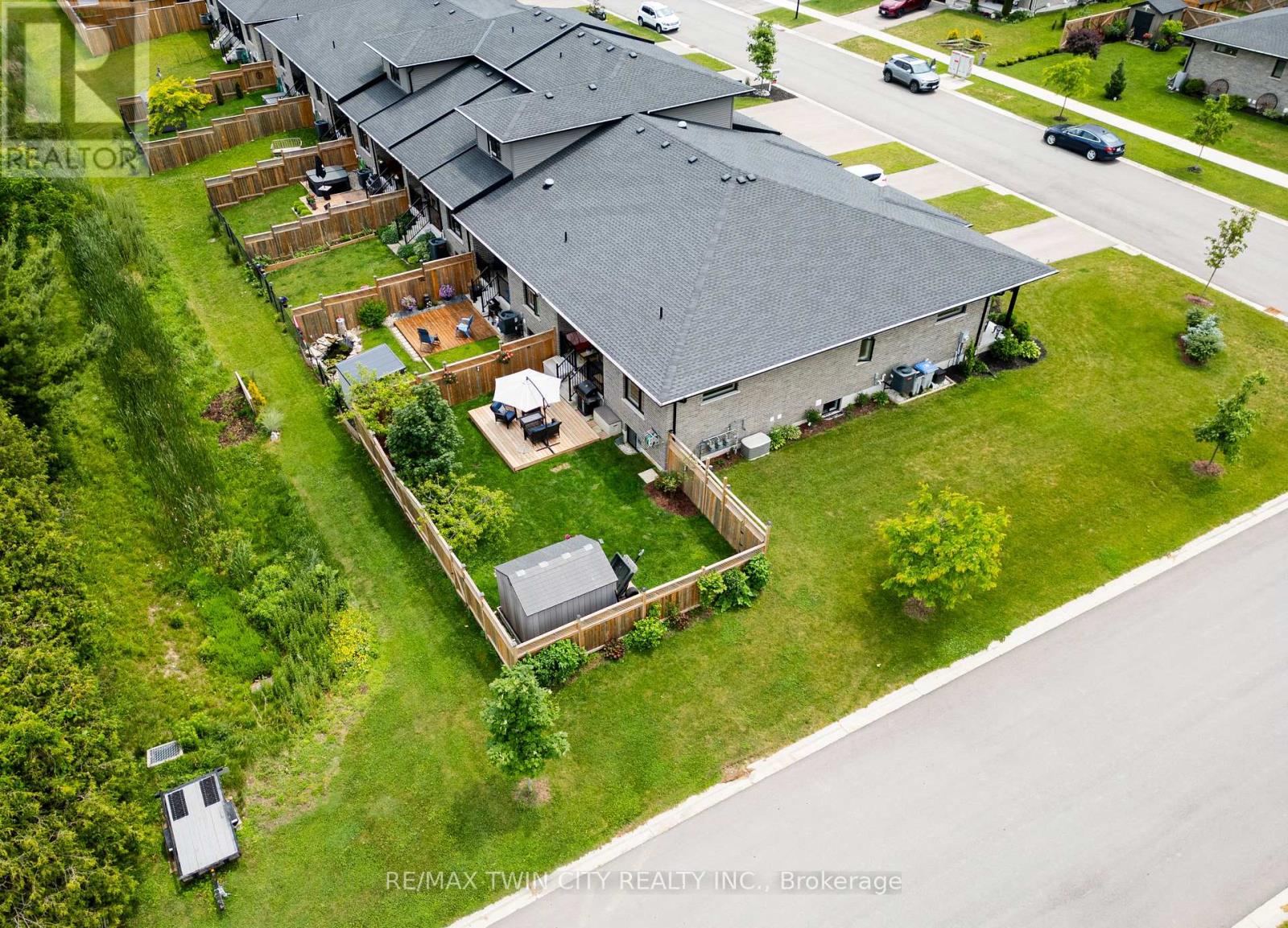 82 ROWE AVENUE - 36