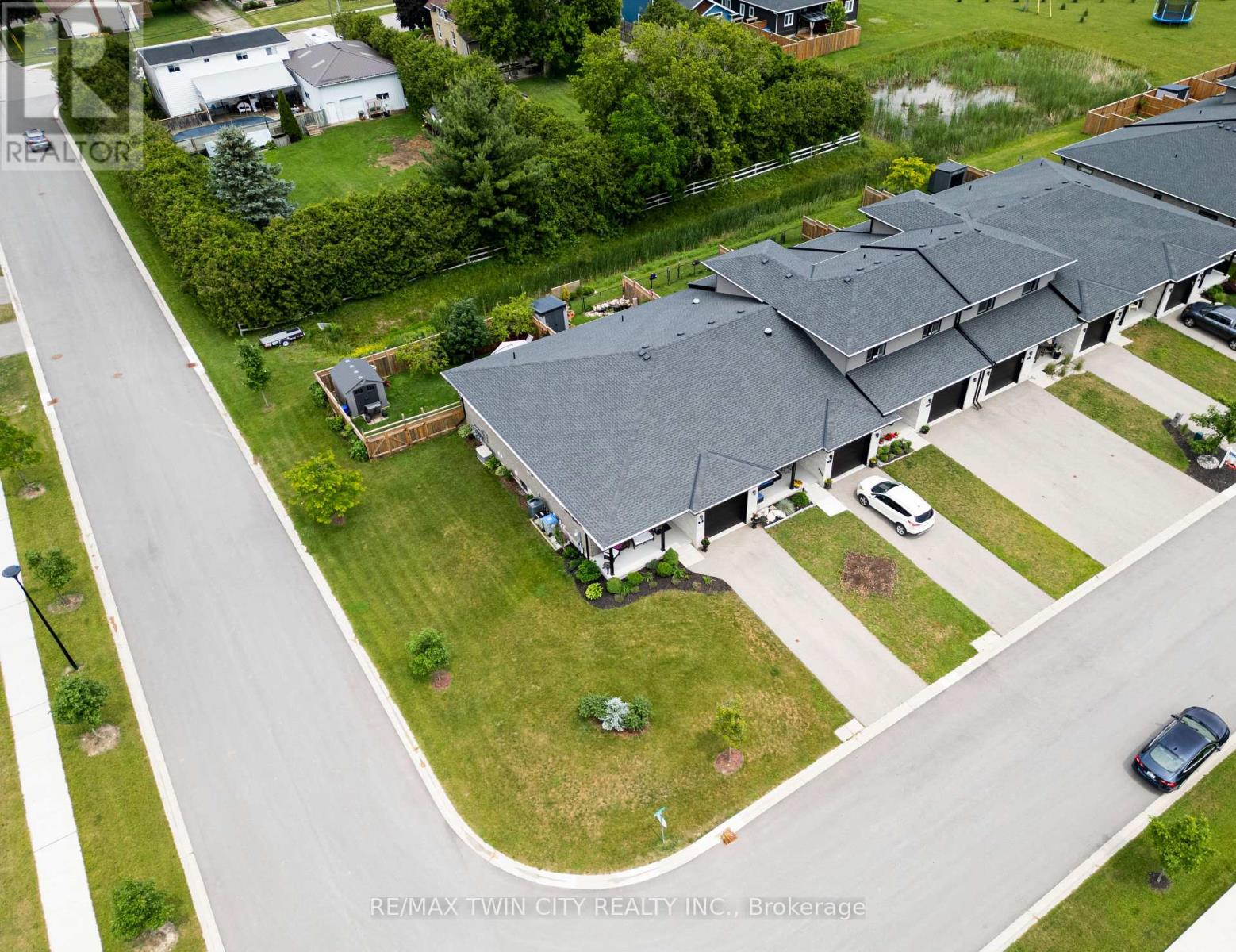 82 ROWE AVENUE - 43
