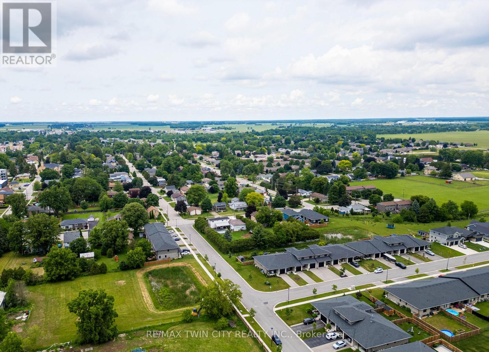 82 ROWE AVENUE - 46