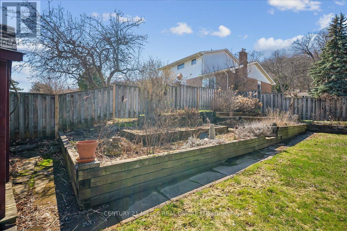 5 CORTINA CRESCENT - 22