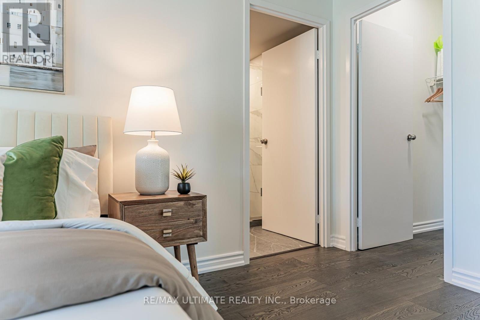 #2206 10 QUEENS QUAY W - 36