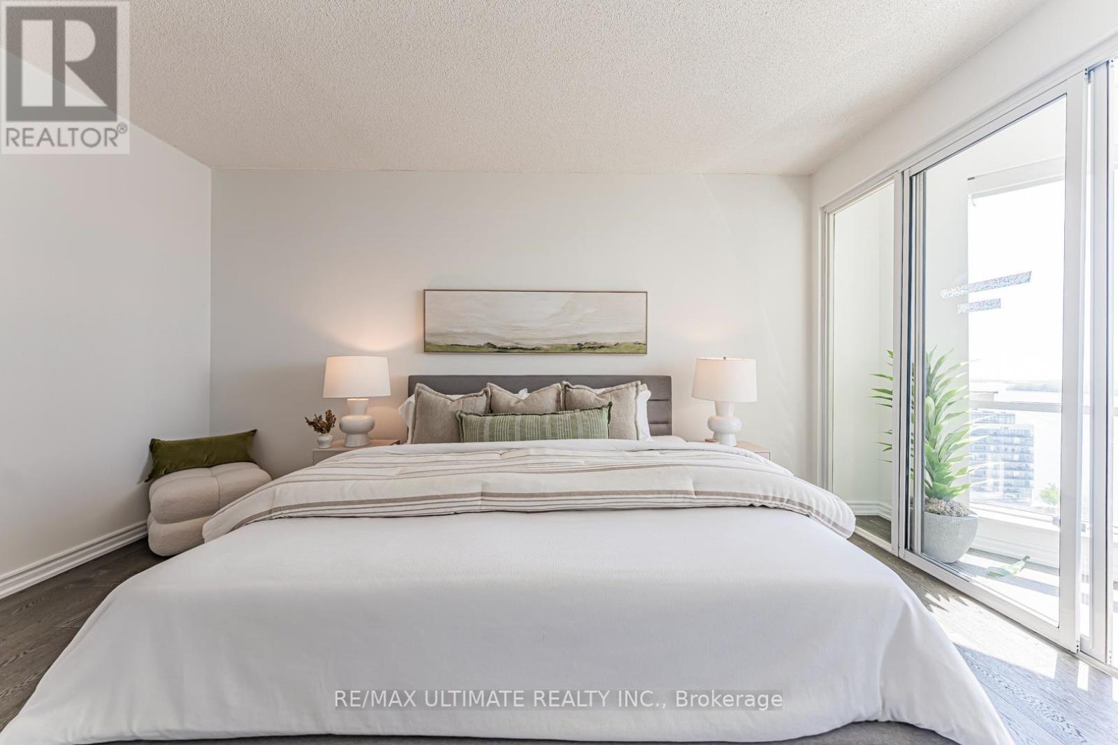 #2206 10 QUEENS QUAY W - 23