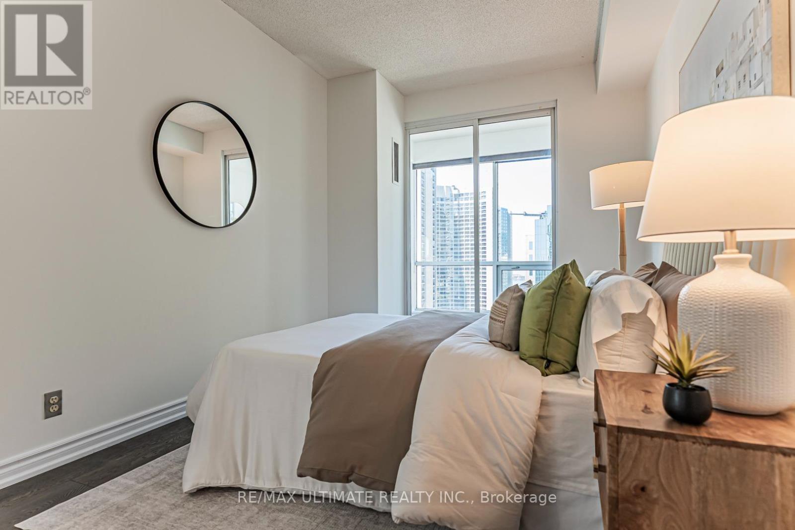 #2206 10 QUEENS QUAY W - 37