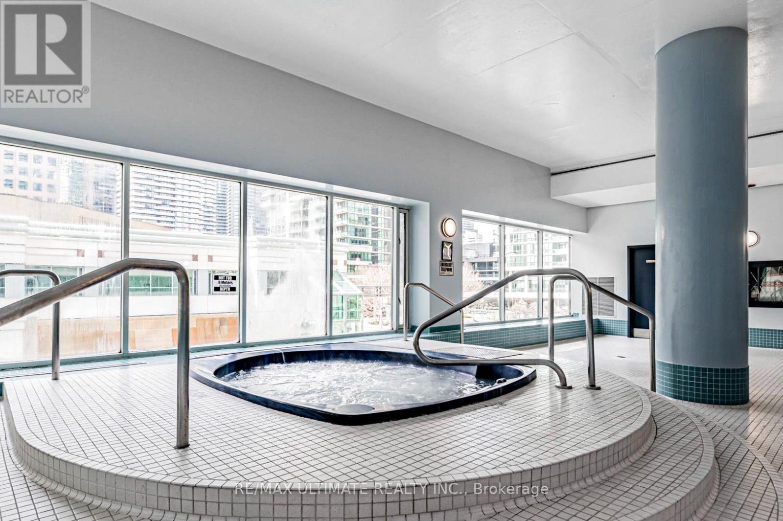 #2206 10 QUEENS QUAY W - 44