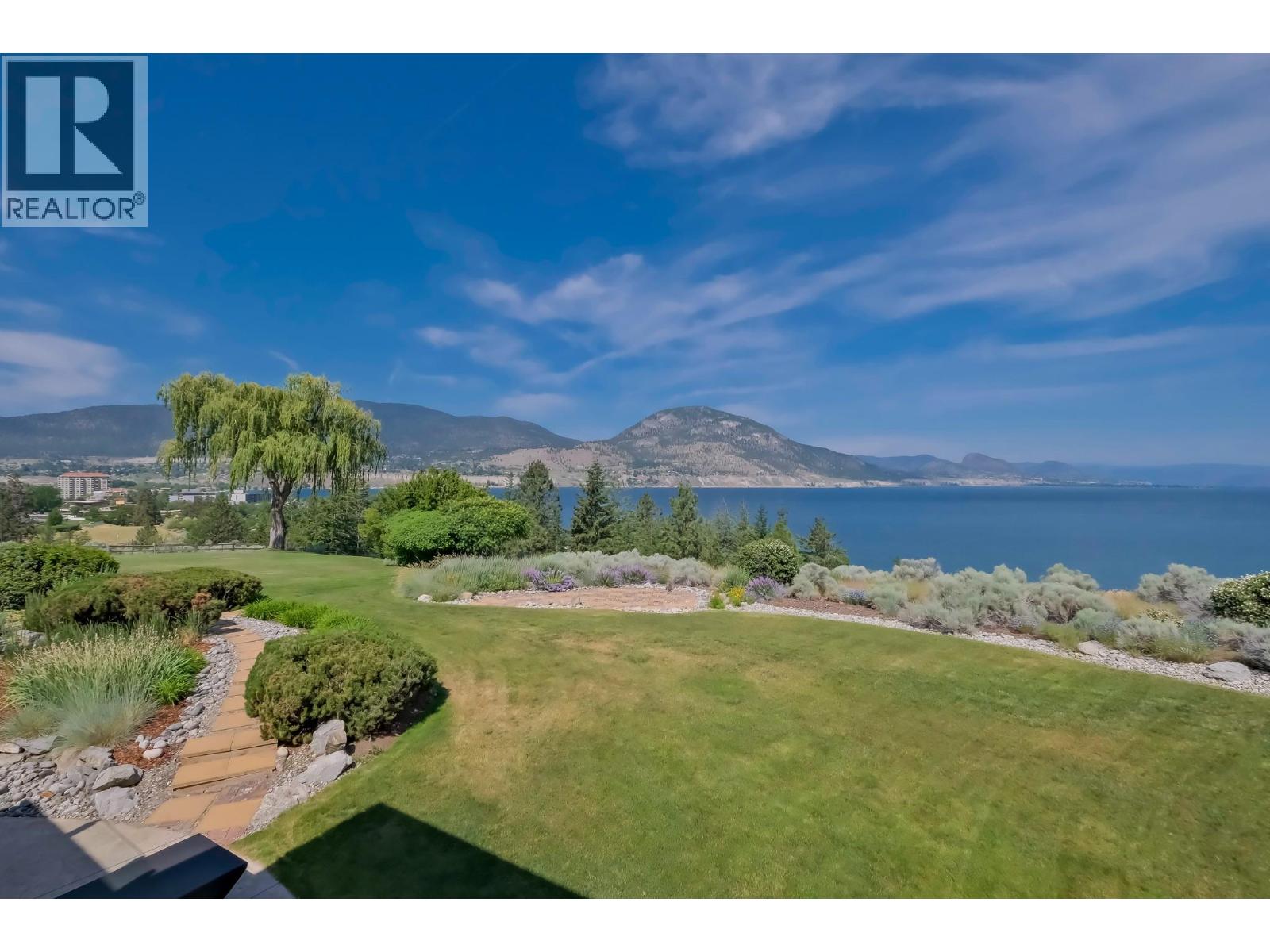 156 VANCOUVER Place - 3