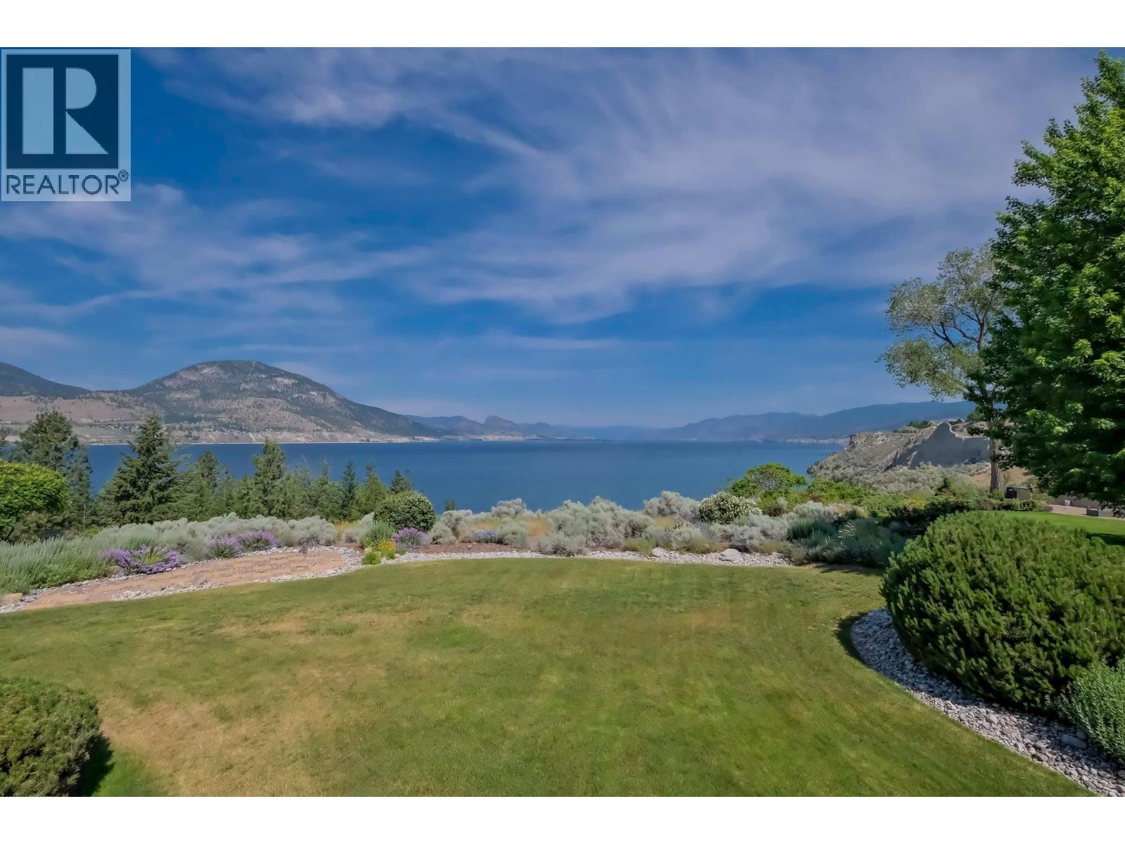 156 VANCOUVER Place - 2