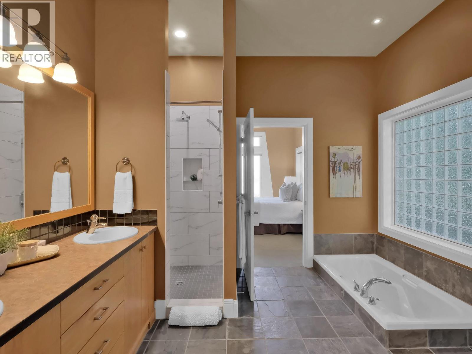 156 VANCOUVER Place - 26