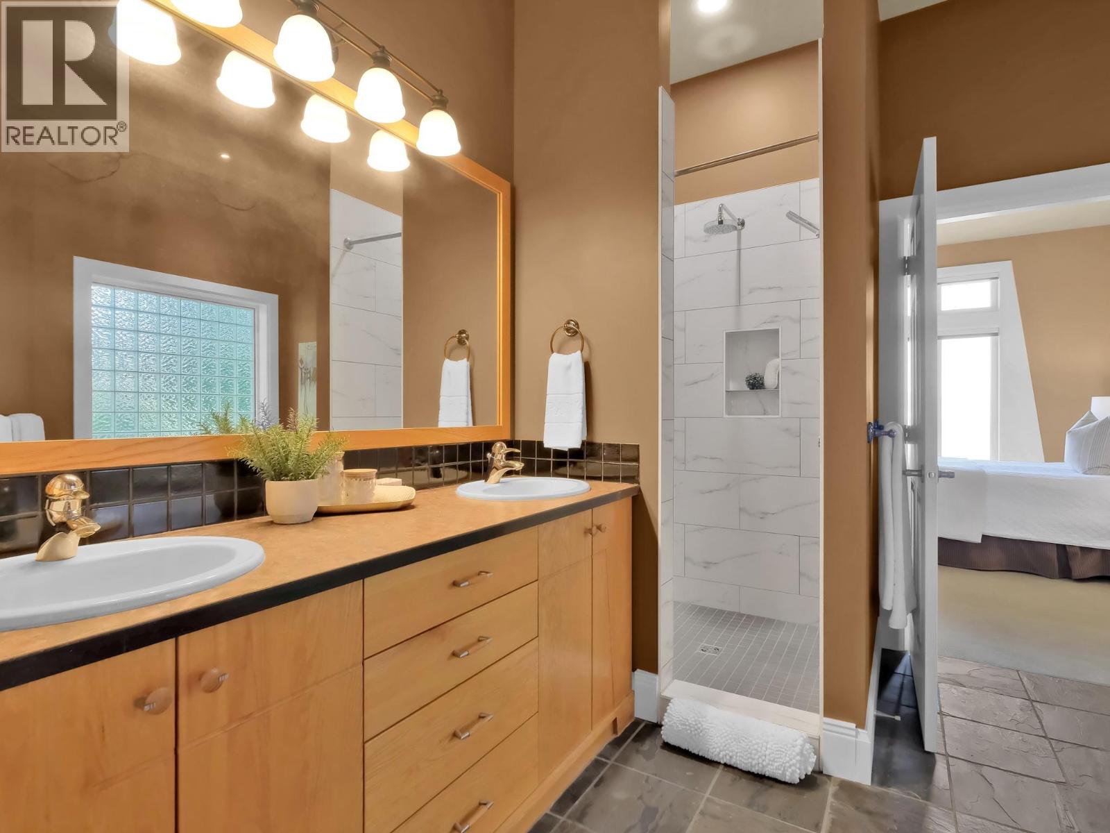 156 VANCOUVER Place - 25