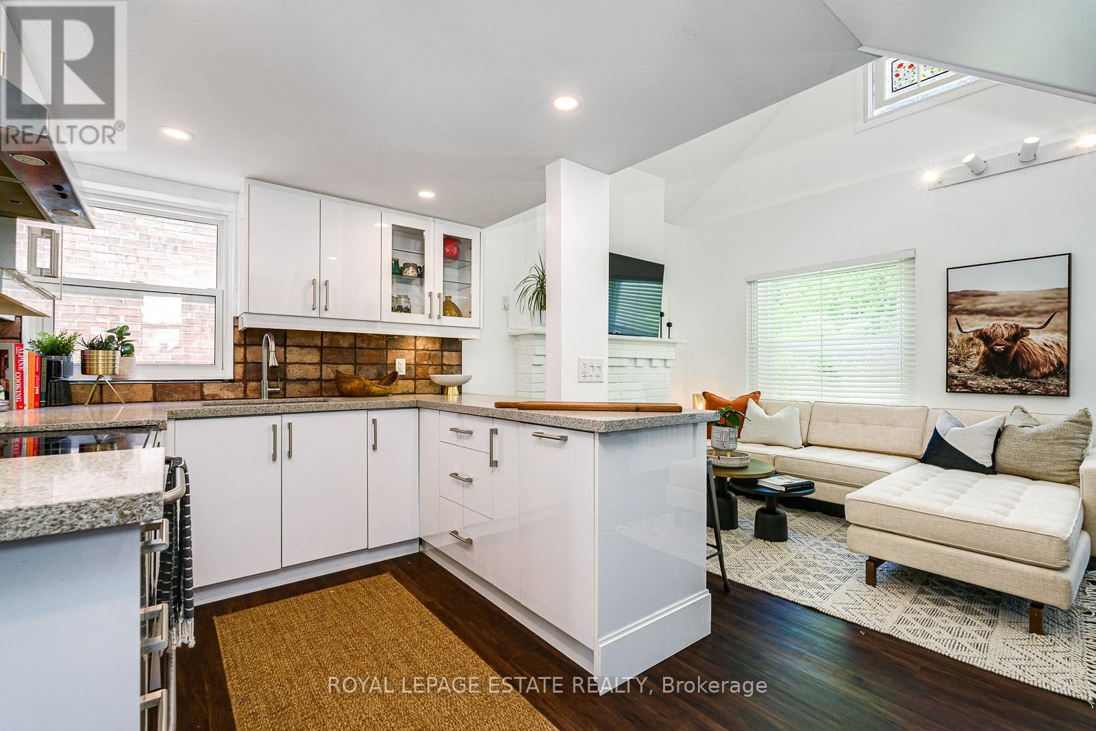 215 PICKERING STREET - 10