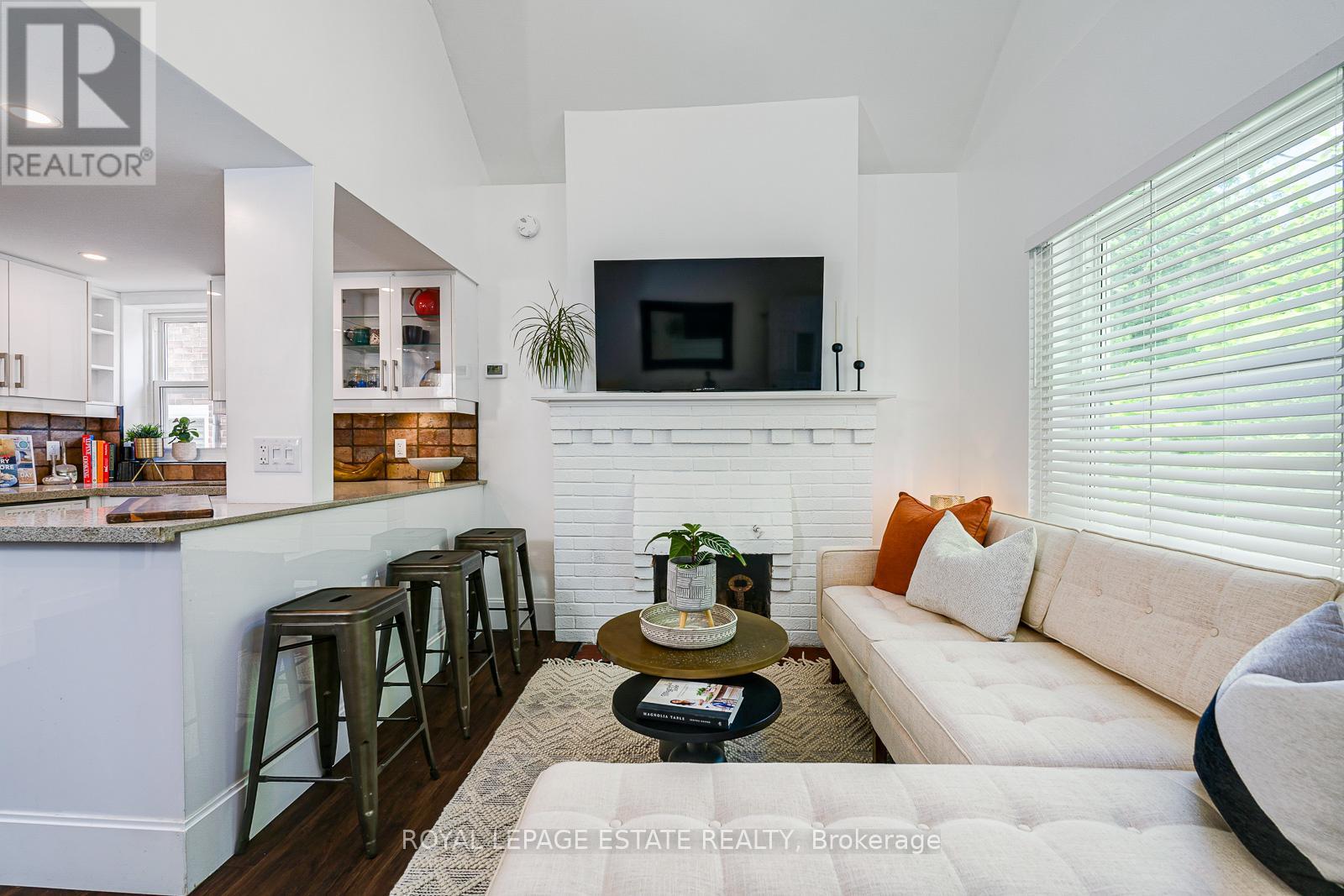 215 PICKERING STREET - 11