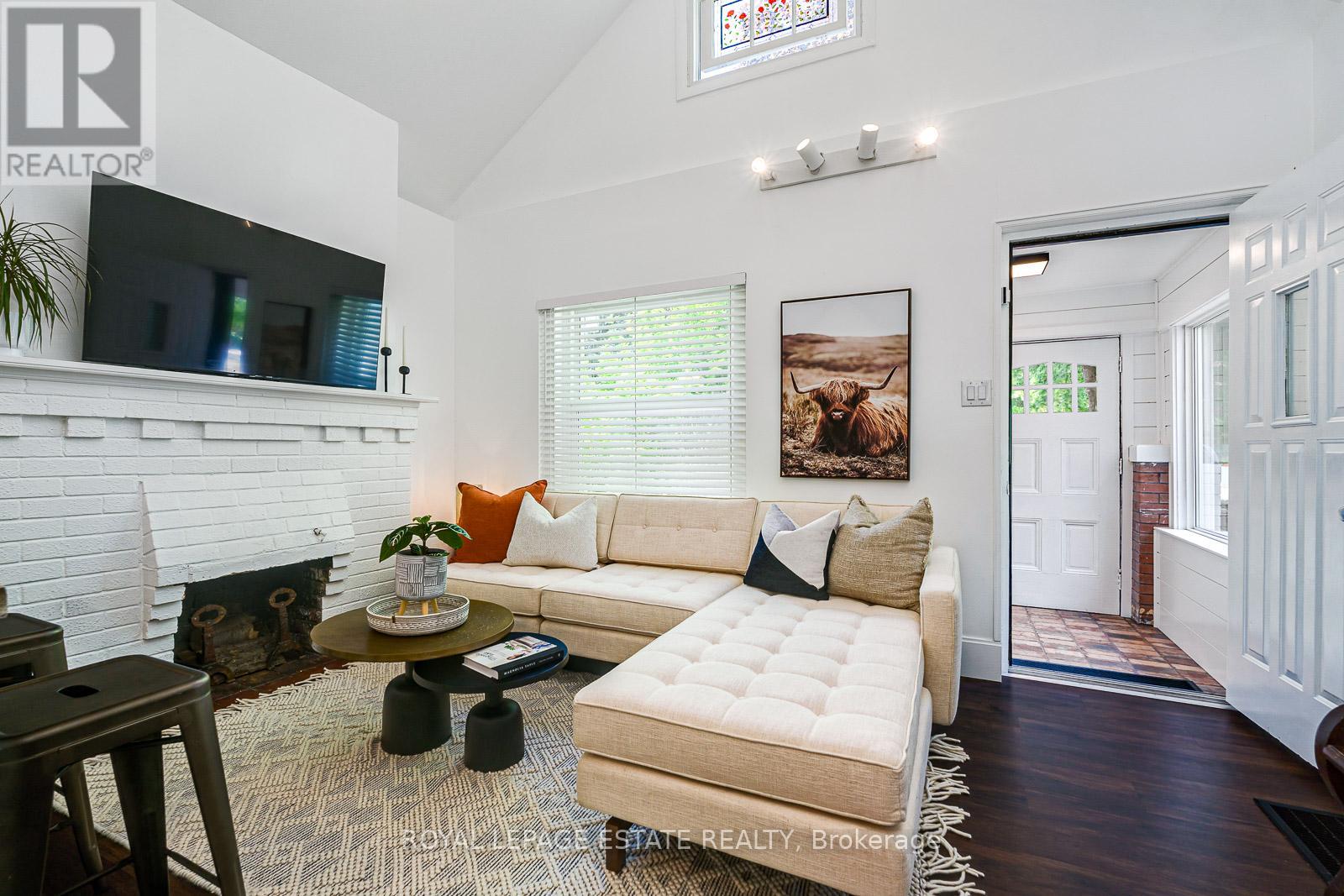 215 PICKERING STREET - 12