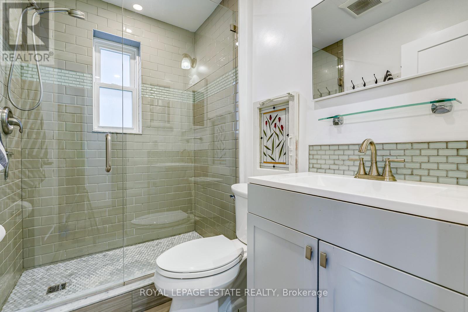 215 PICKERING STREET - 13