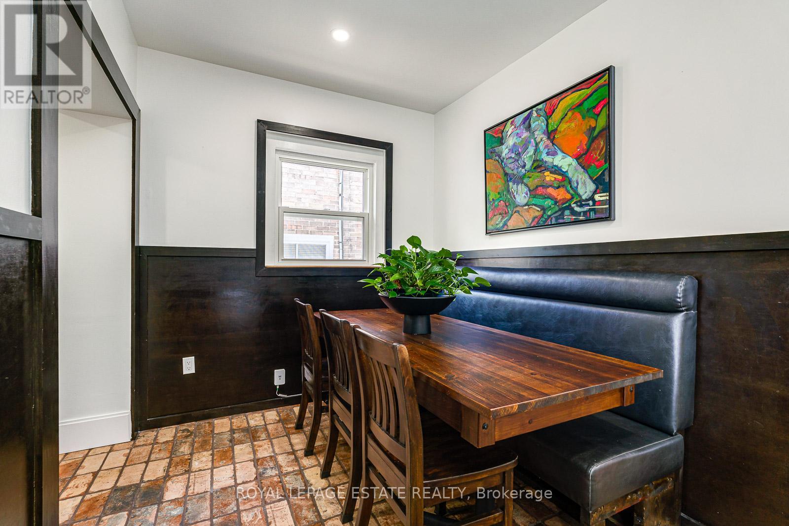 215 PICKERING STREET - 17