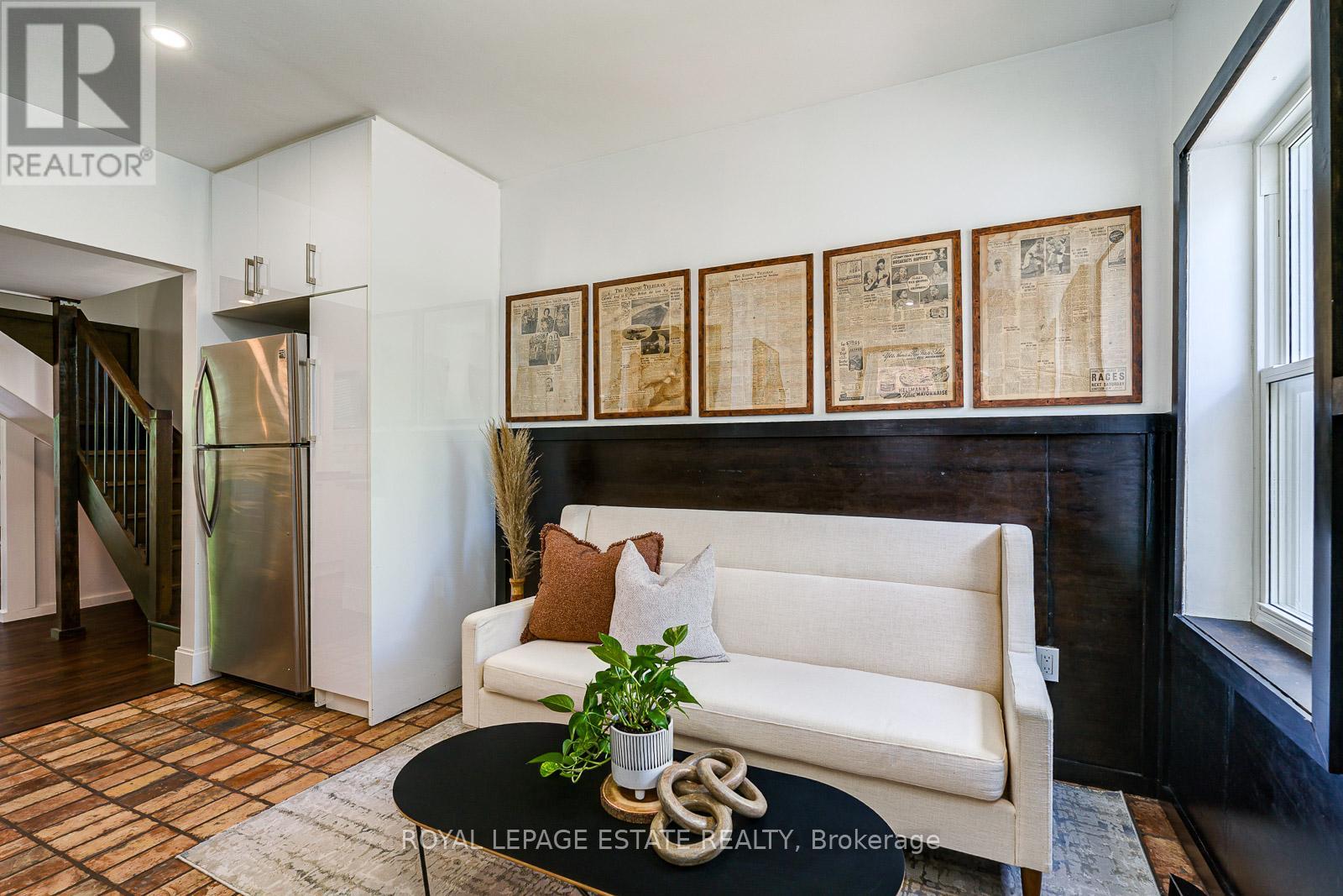 215 PICKERING STREET - 18