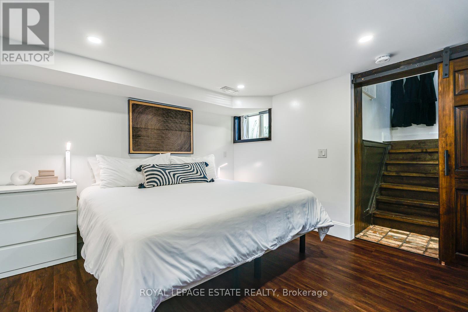 215 PICKERING STREET - 23