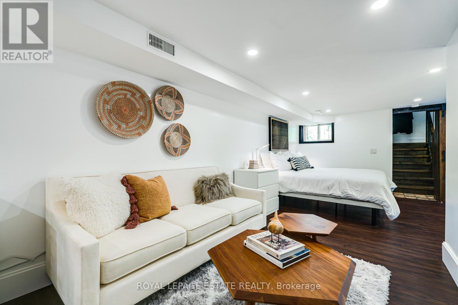 215 PICKERING STREET - 25