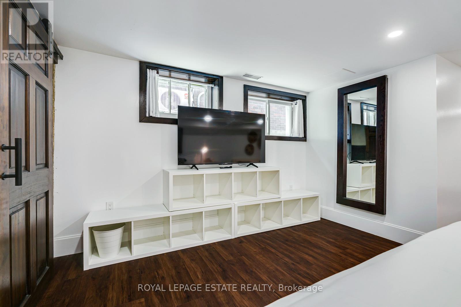 215 PICKERING STREET - 26