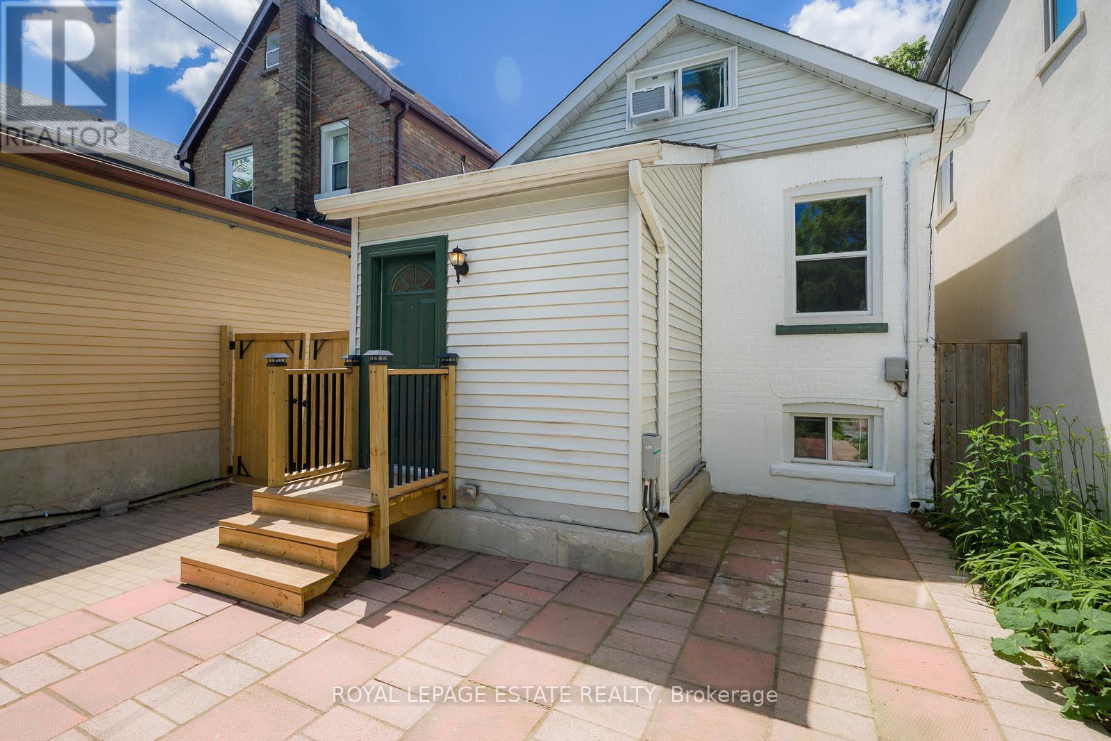 215 PICKERING STREET - 36