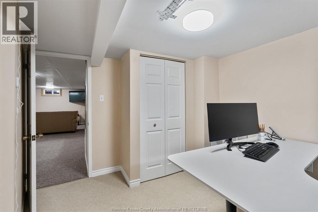 735 Lounsborough - 35