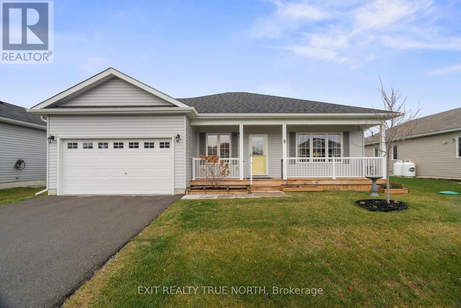 8 SINCLAIR CRESCENT - 1