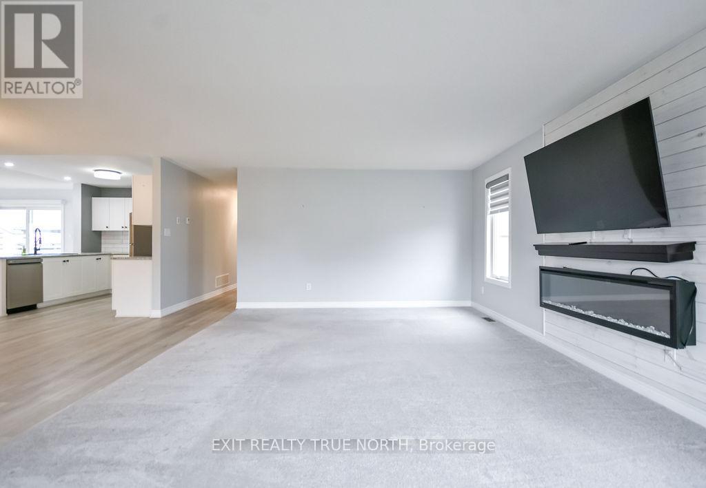 8 SINCLAIR CRESCENT - 21