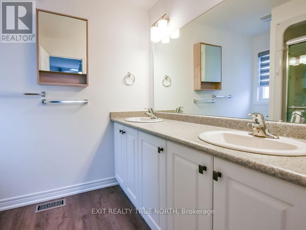 8 SINCLAIR CRESCENT - 25
