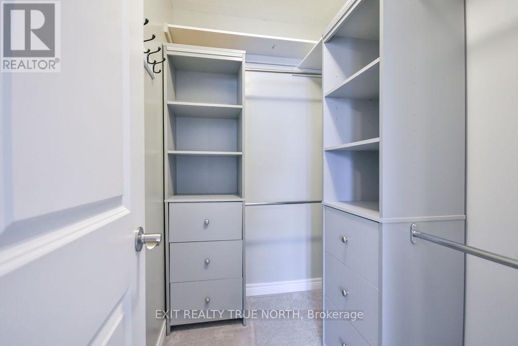 8 SINCLAIR CRESCENT - 26