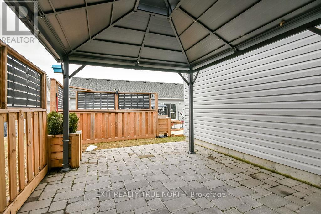 8 SINCLAIR CRESCENT - 30
