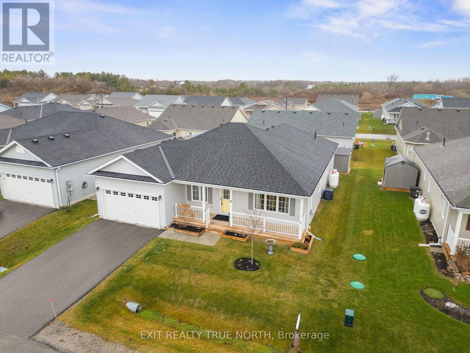 8 SINCLAIR CRESCENT - 35