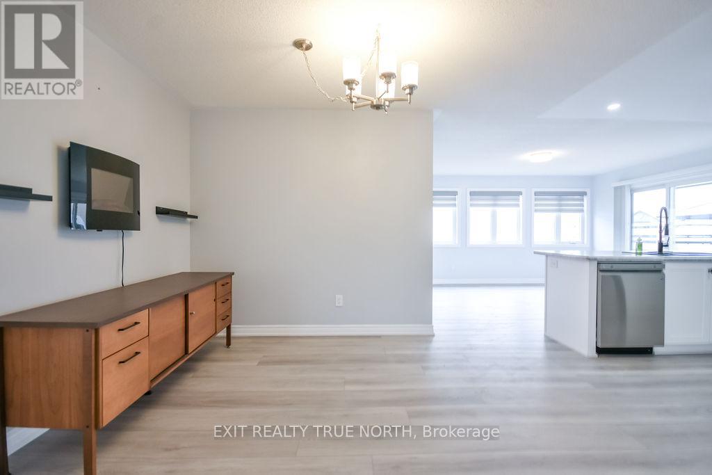8 SINCLAIR CRESCENT - 9