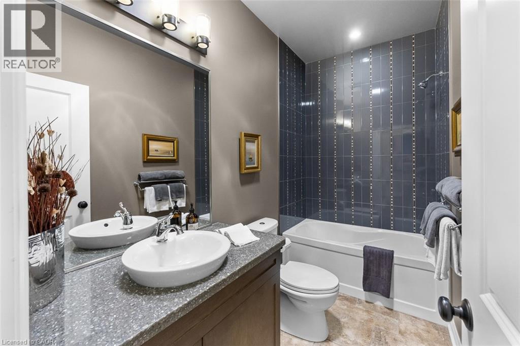 6 CREEKSIDE Drive - 24