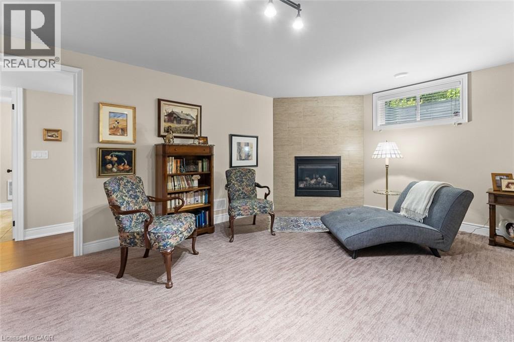 6 CREEKSIDE Drive - 34