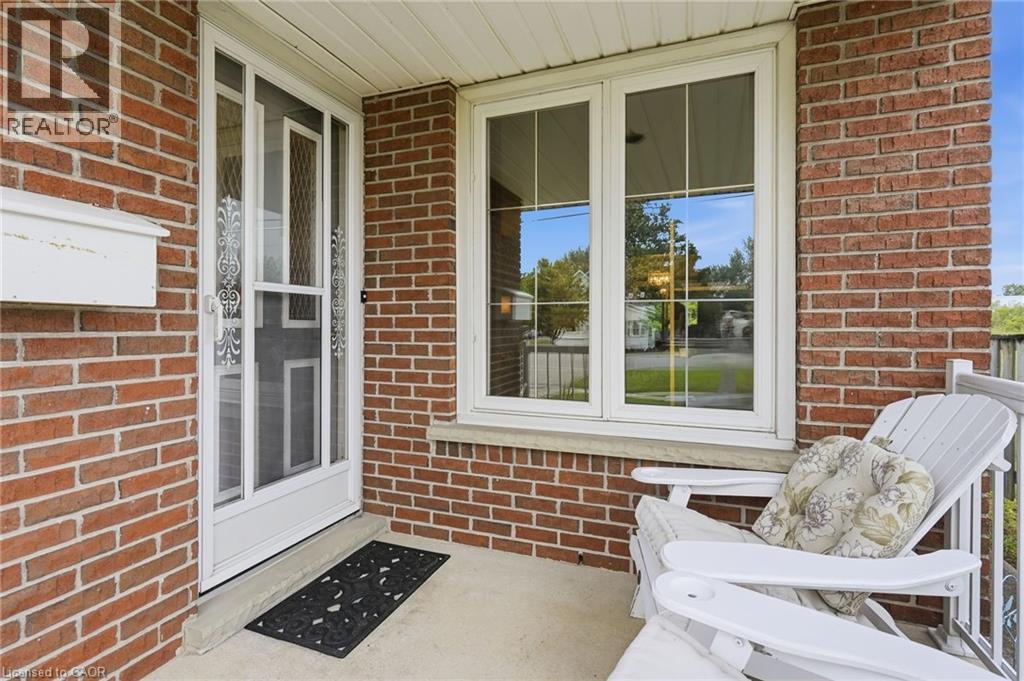 3-bedroom home for sale at 615 BROAD Street E, Dunnville ON · photo 3 of 26