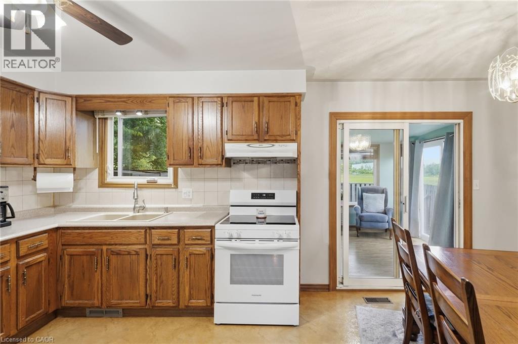 3-bedroom home for sale at 615 BROAD Street E, Dunnville ON · photo 8 of 26