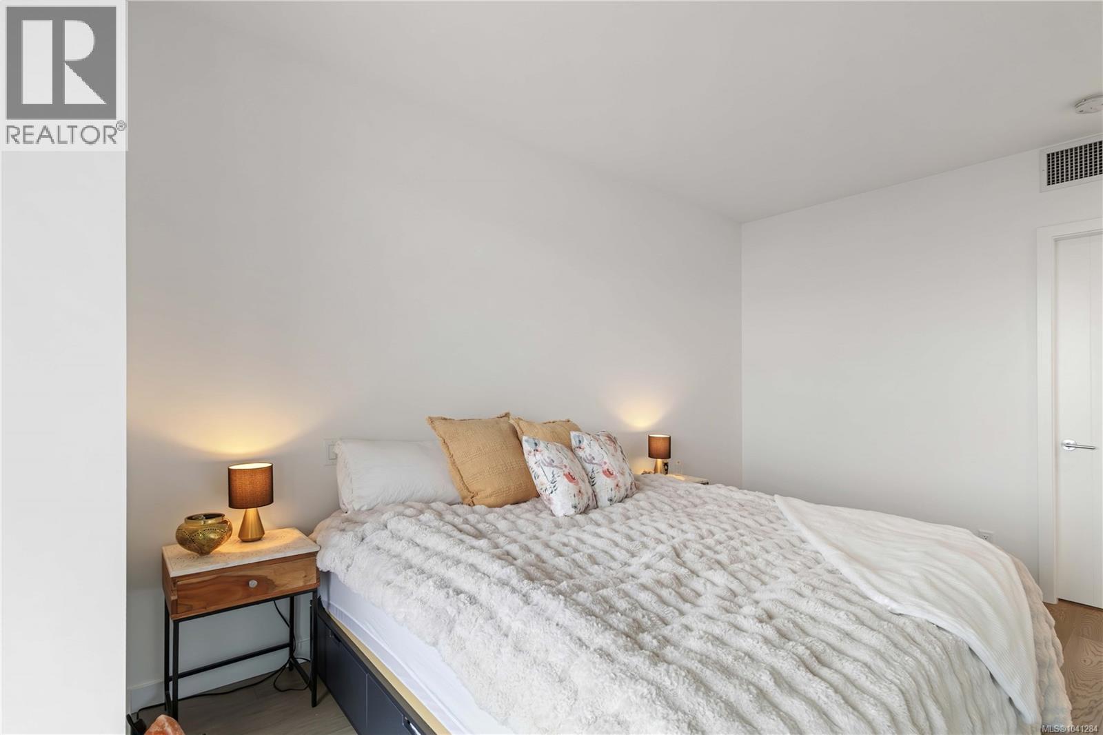 #1006 2000 Hannington Rd - 28
