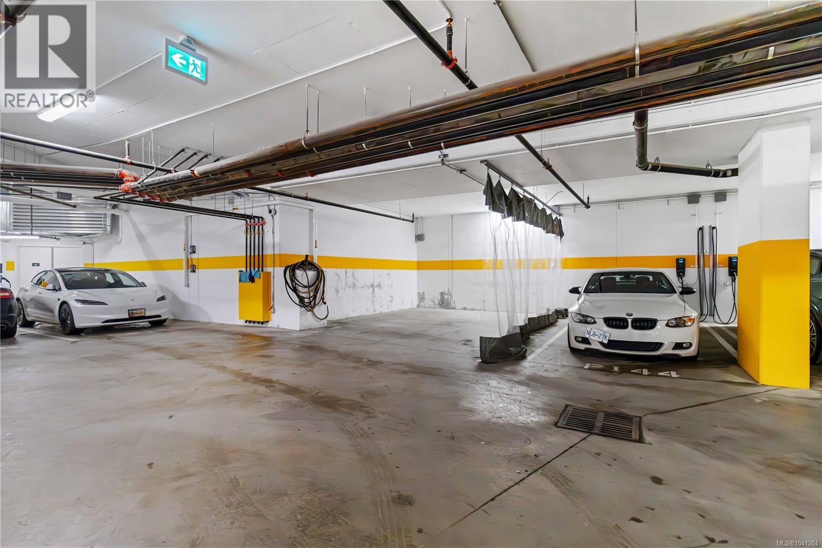 #1006 2000 Hannington Rd - 44