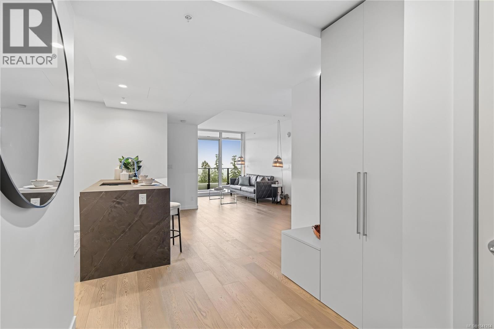#1006 2000 Hannington Rd - 15