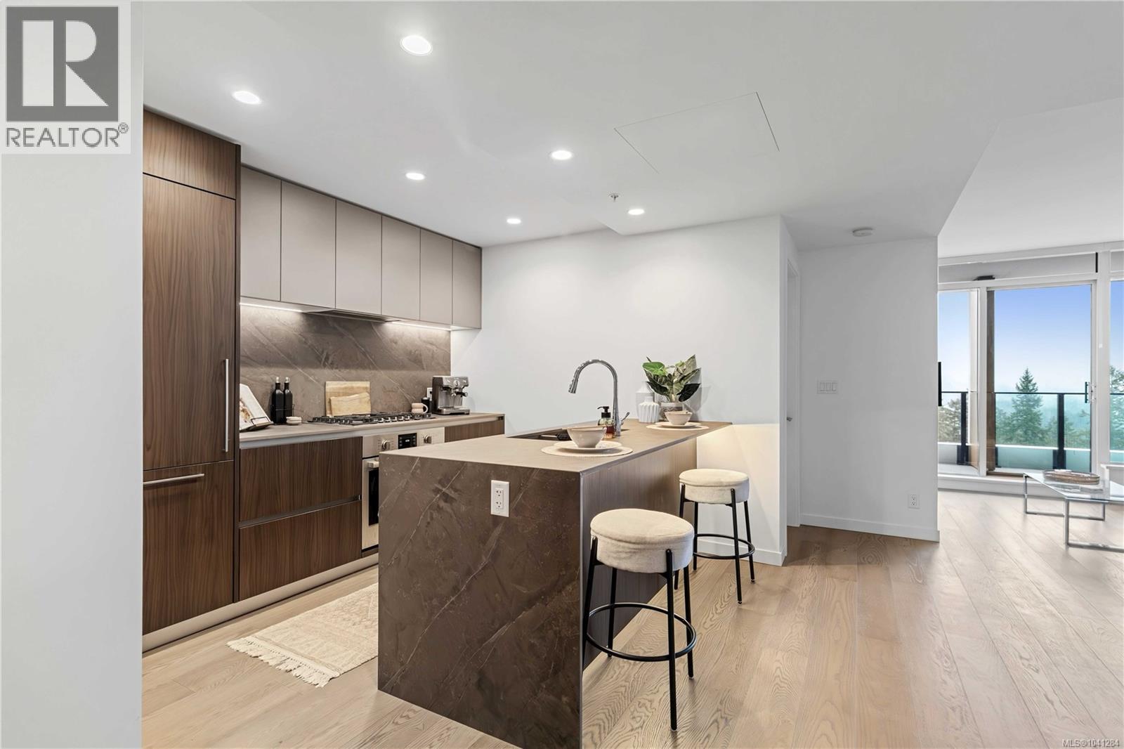 #1006 2000 Hannington Rd - 16