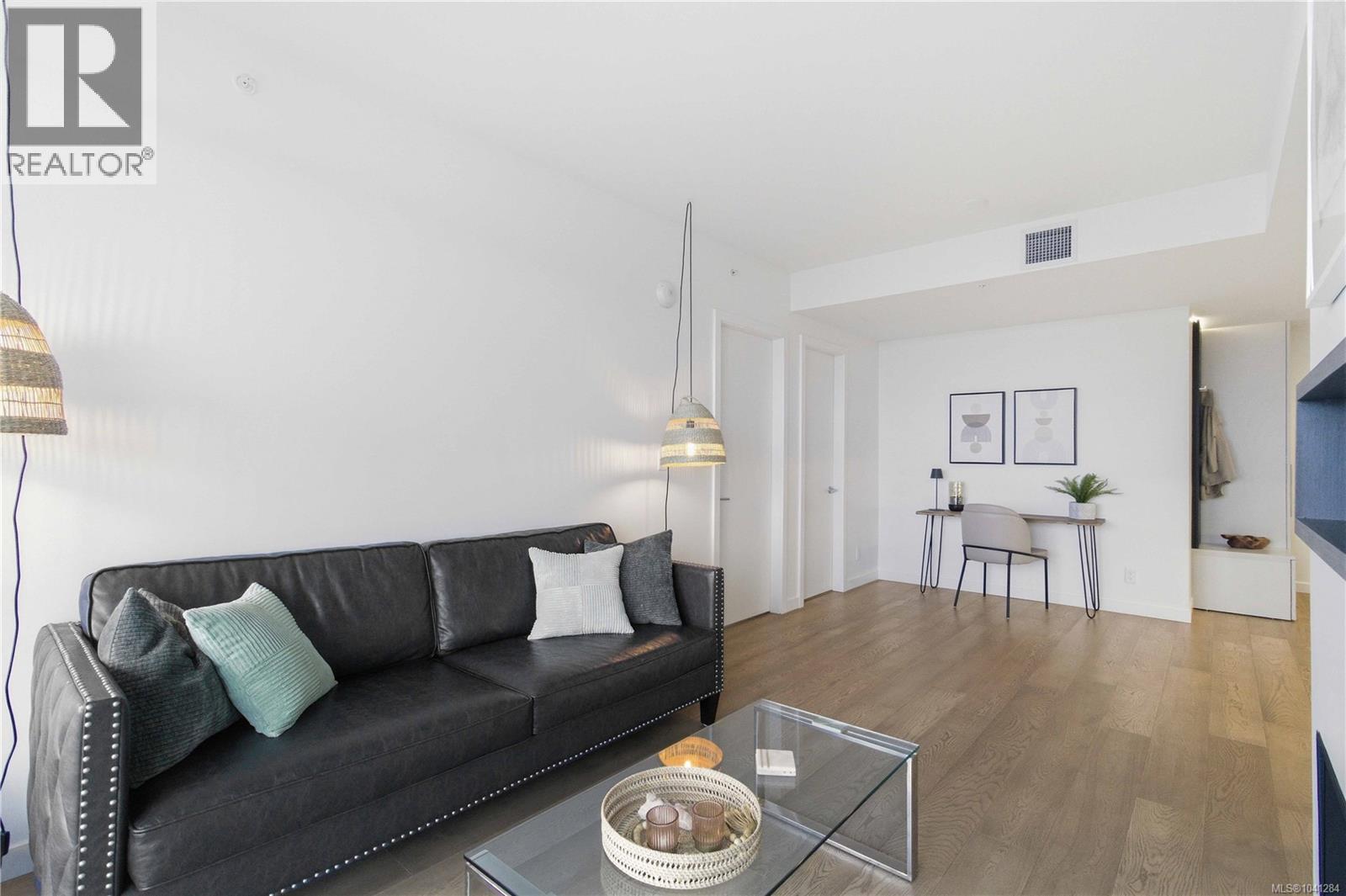 #1006 2000 Hannington Rd - 26