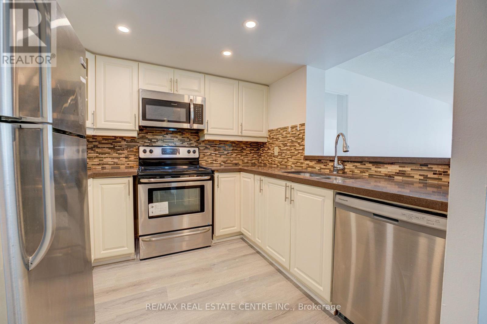 #1405 325 WEBB DRIVE - 12