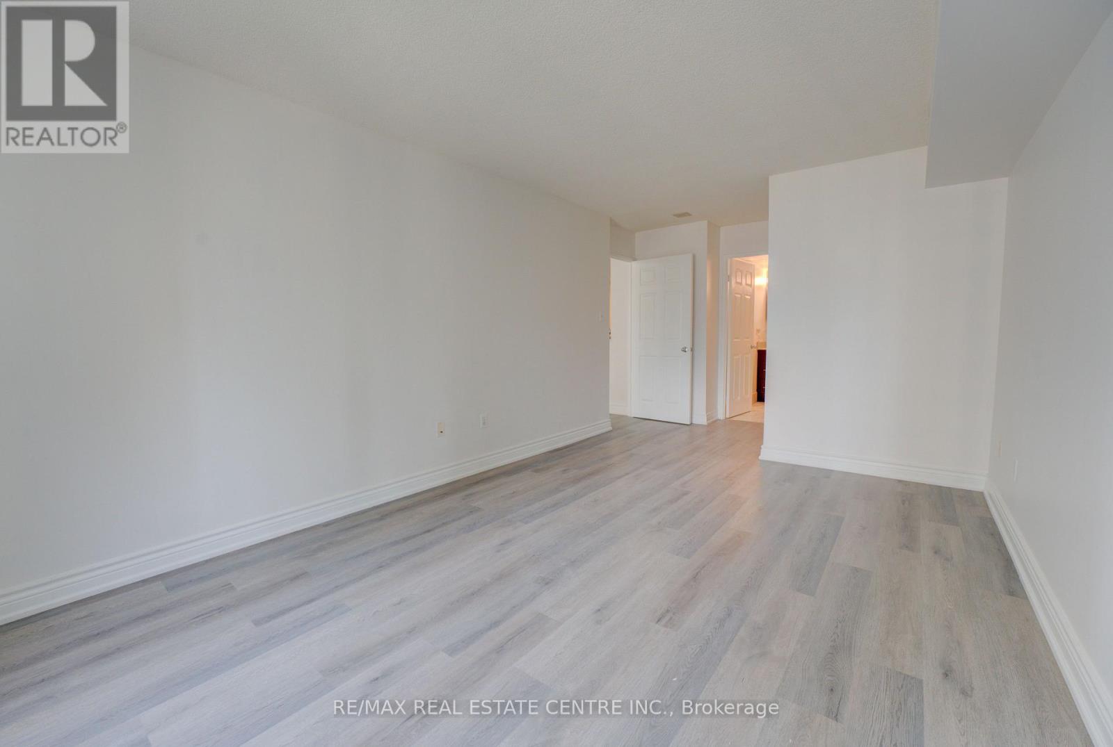 #1405 325 WEBB DRIVE - 18