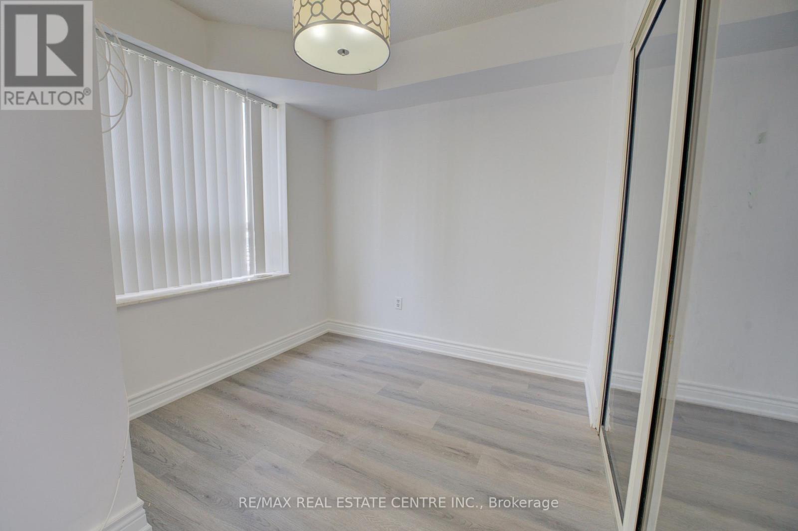 #1405 325 WEBB DRIVE - 19