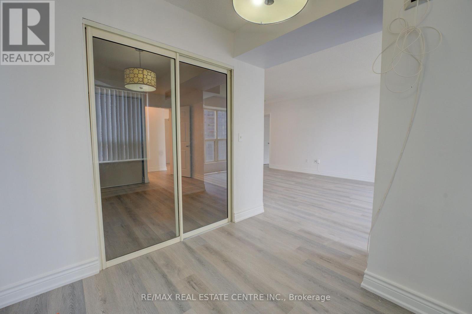 #1405 325 WEBB DRIVE - 20