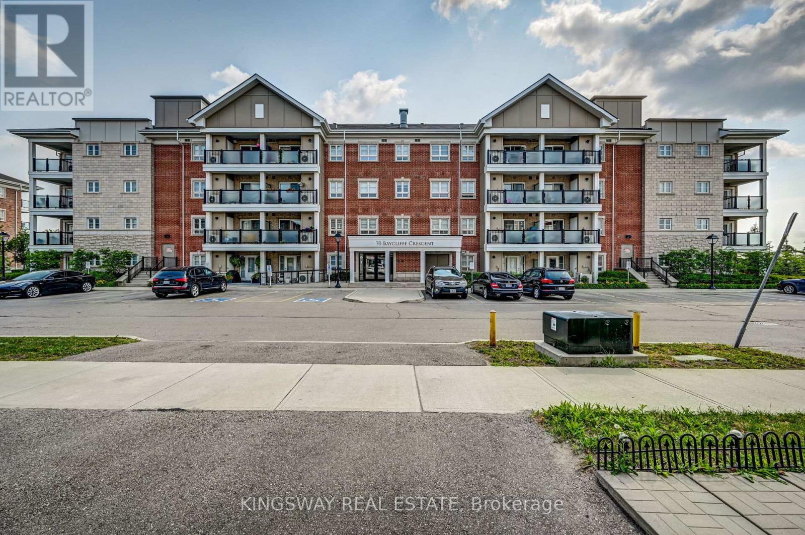 #303 70 BAYCLCIFFE CRESCENT - 1