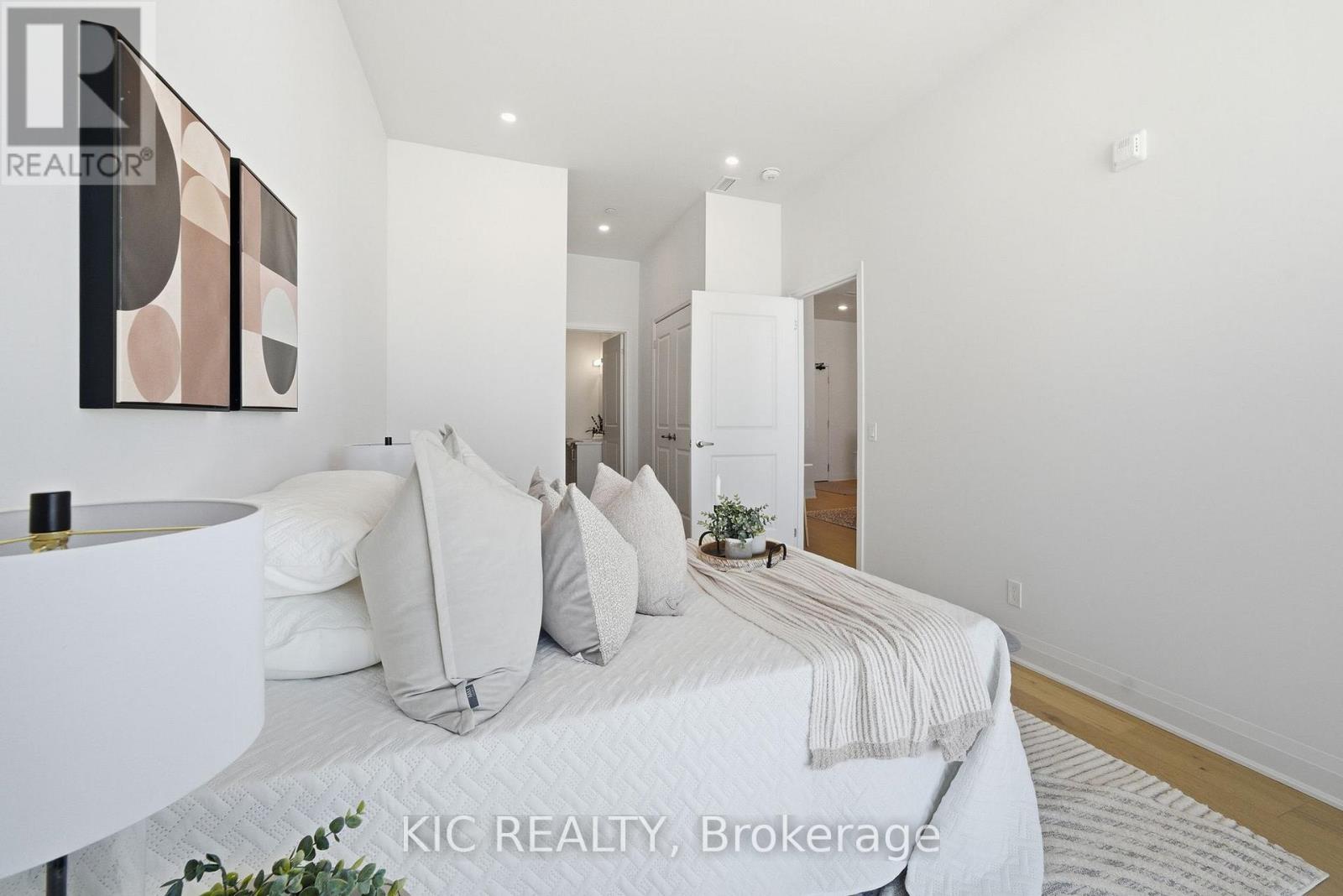 #210 99 LOUISA STREET - 16