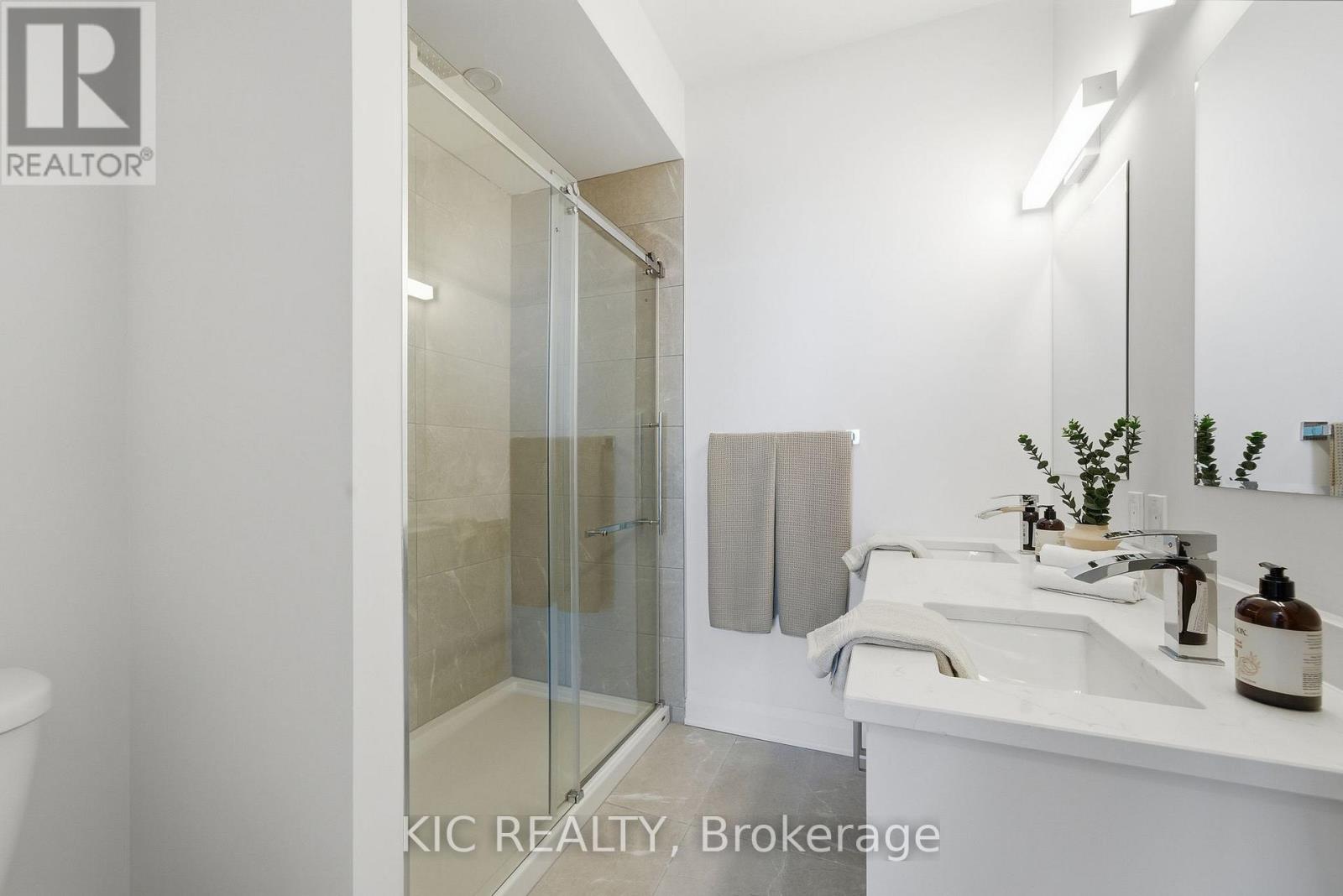 #210 99 LOUISA STREET - 17
