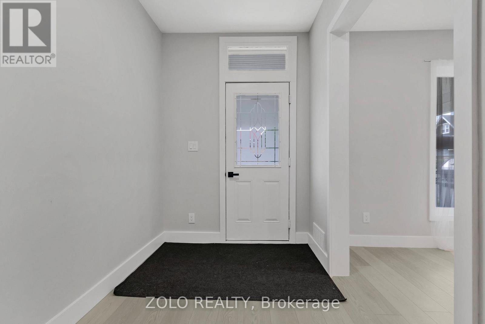 498 CHARLOTTE STREET - 18